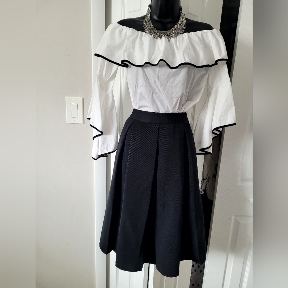 ✨ **Chic Off-Shoulder Top & Skirt Set** ✨